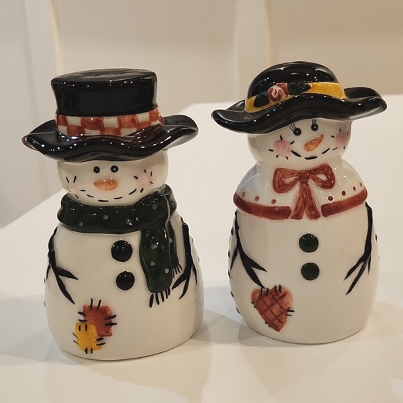 Snowmen Salt and Pepper shakers - Picture 1 of 3